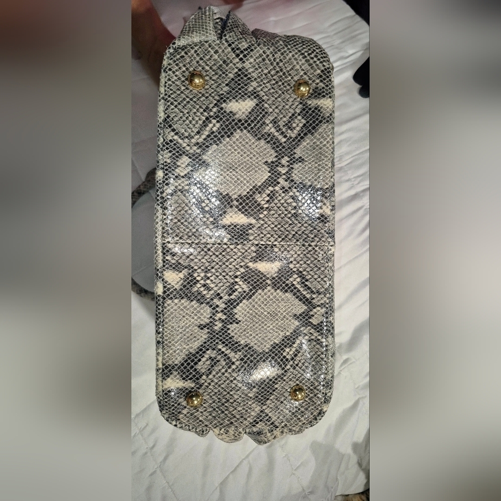 G.I.L.I. Gray Snake Print Shoulder Bag - Picture 7 of 8